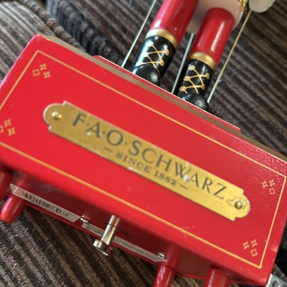 FAO Schwarz 2017 Nutcracker Prince Wood Musical Figurine - Picture 7 of 7